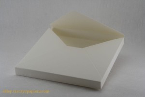 Pudełko/koperta 3D - kremowa 15x15x1,5 